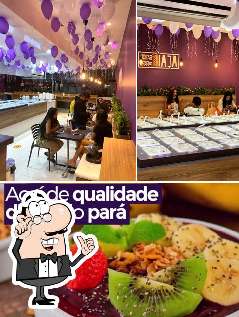 Entre diferentes coisas, interior e comida podem ser encontrados no Açaí Sabor do Pará