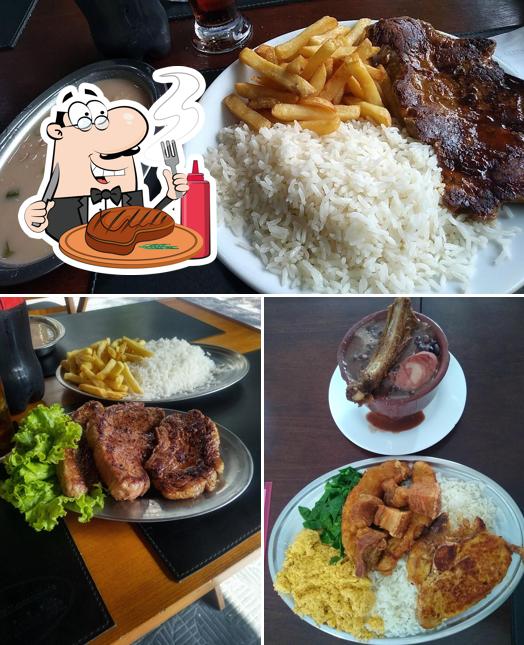 Escolha refeições de carne no Rainha do Itaim