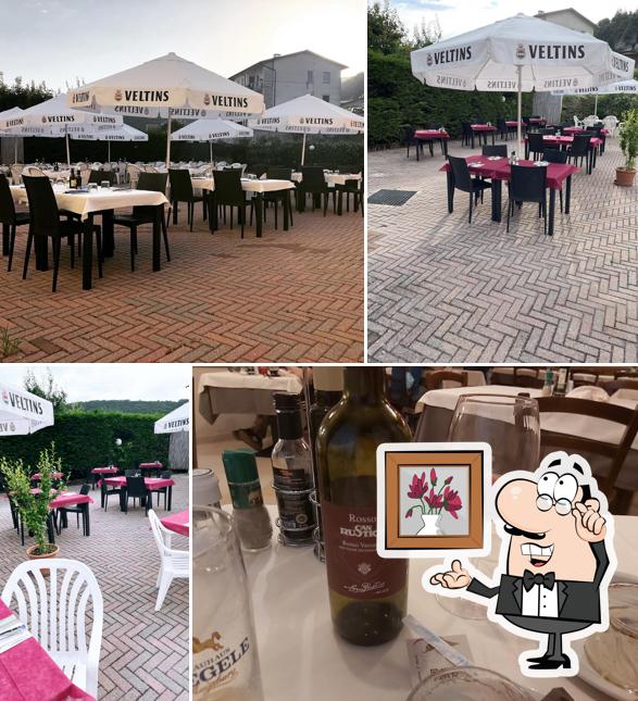 Siediti a un tavolo di La Fenice