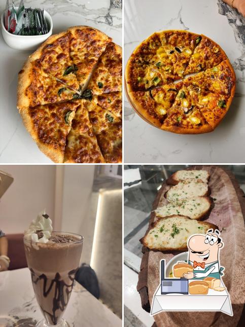 Garlic bread at Classmate Cafe