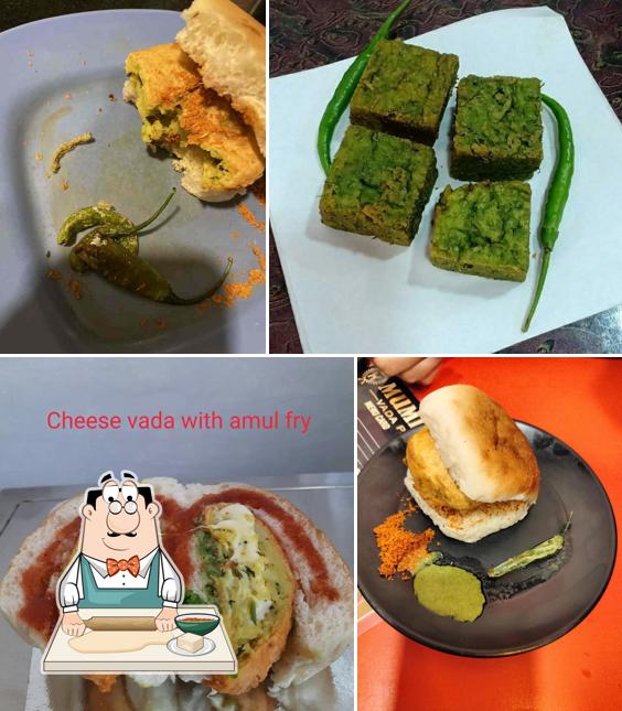 Samosa at Mumbai Vada Pav