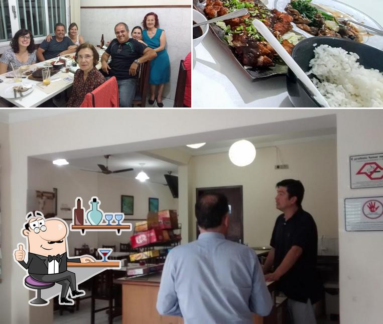 A interior e comida do restaurante