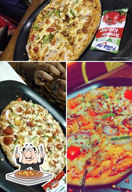 Order pizza at CAFE HASH TAG