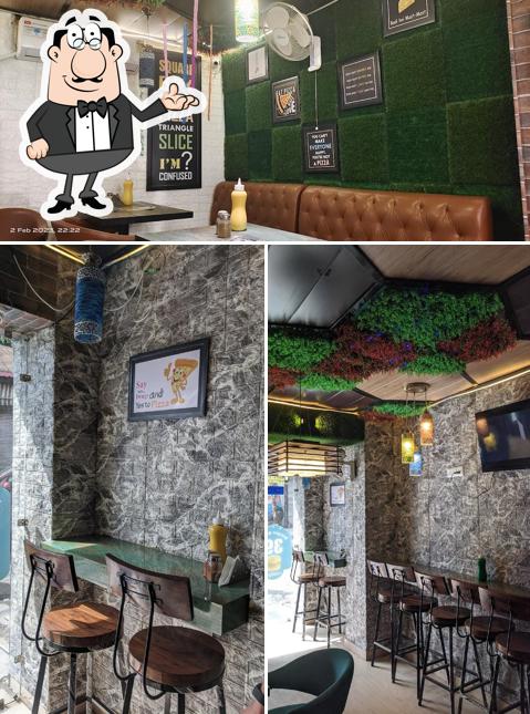 The interior of Roms Pizza