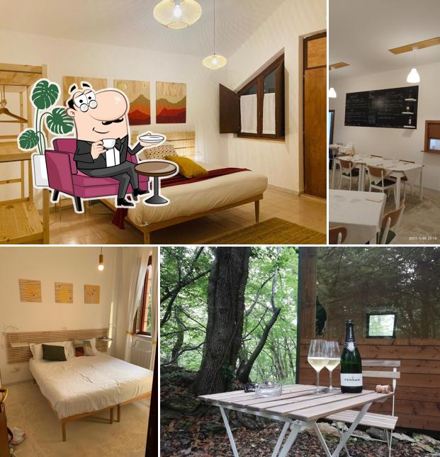 Siediti a un tavolo di Dimore Montane camping • glamping • b&b • ristorante