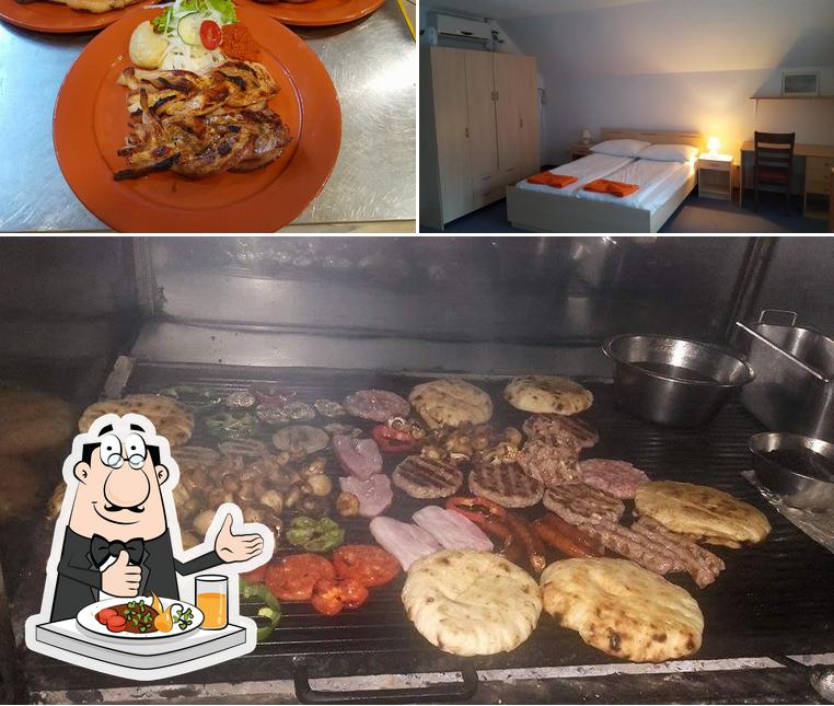 Questa è la immagine che mostra la cibo e interni di Mosticek Hostel