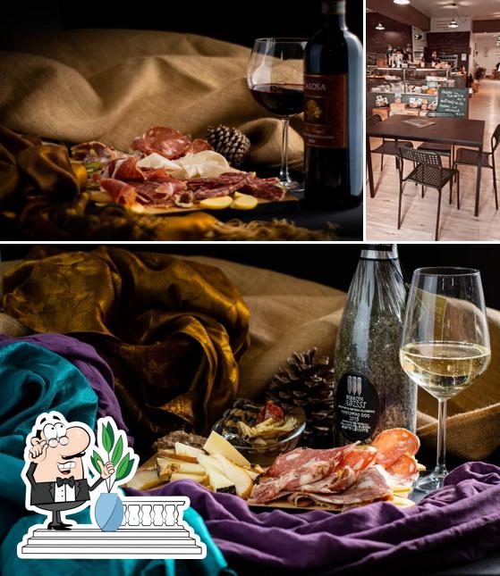 Questa è la immagine che raffigura la esterno e cibo di Lo Sfizio Fuori Alimentari Enoteca Montepulciano