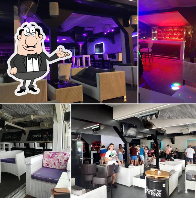 Siediti a un tavolo di Onyx Night Club