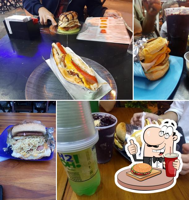 Delicie-se com um hambúrguer no Quiosque do Grego