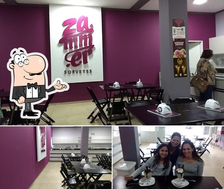 O interior do Zammer Sorvetes