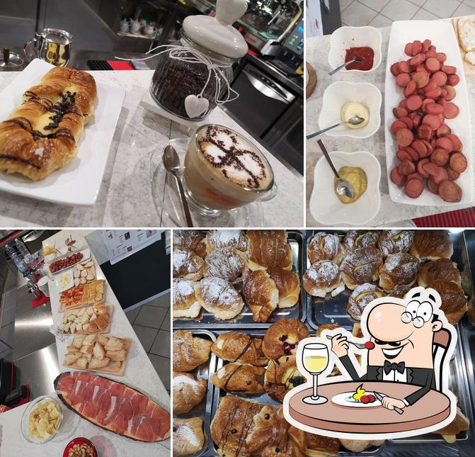 Cibo al Bar Della Stazione Di Acquasparta Acquasparta