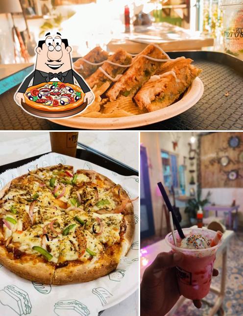 Order pizza at TOTO'S House Cafe