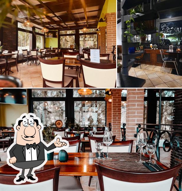 Siediti a un tavolo di Le Castel