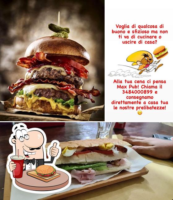 Prova un hamburger a MAX PUB