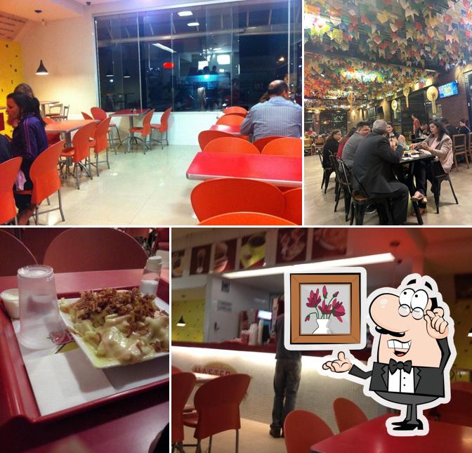 O interior do Master Burguer