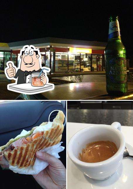 La foto di bevanda e cibo da Autogrill - Area di servizio Caracoli Sud