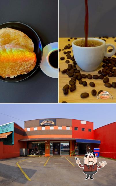 A comida e exterior do restaurante