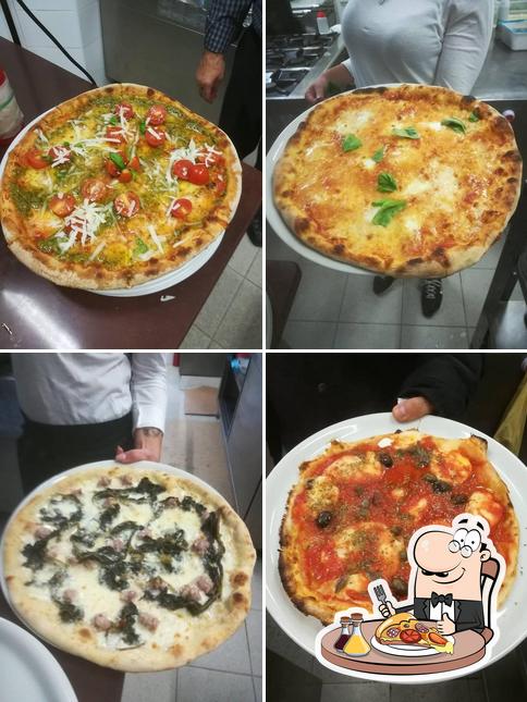 Scegli tra le svariate varianti di pizza
