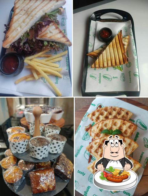 Pulled pork sandwich at Burger By the Cave