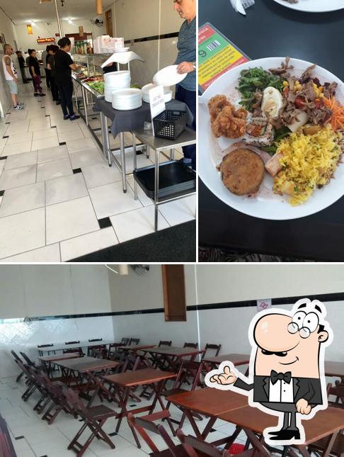 Sente em uma das mesas no Cozinha Do Careca