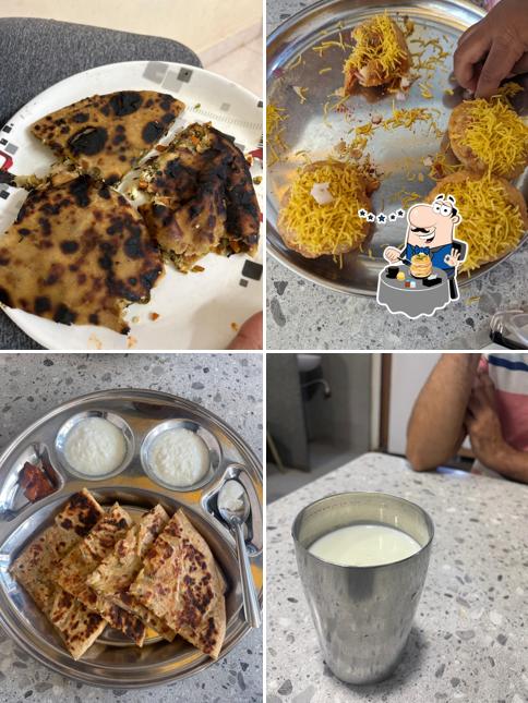 Food at Sharmaji Parathawala