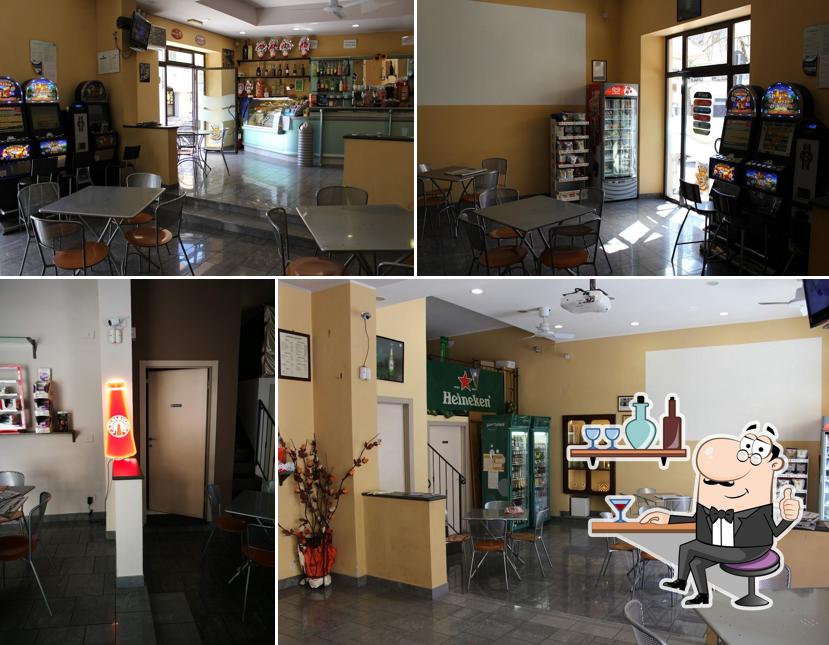 Gli interni di Caffè la Piazzetta di Giovannelli Naida C. Snc