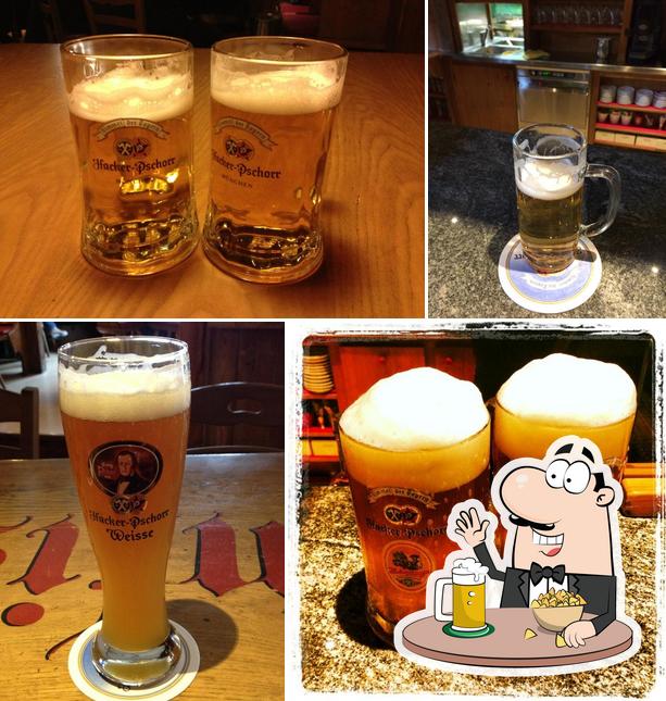 Puoi ordinare un rinfrescante bicchiere di birra chiara o scura