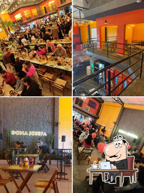 O interior do MISTER ROCK BAR