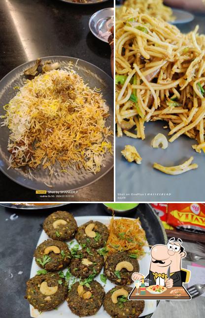 Pad thai at Aroma Restaurant