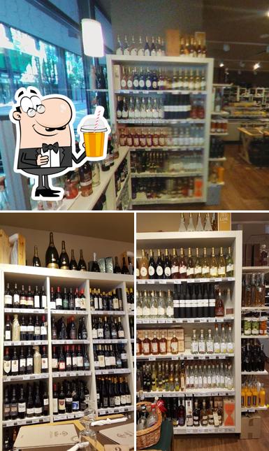 Goditi qualcosa da bere a Dal Marcante 1758 - Negozio di prodotti tipici e piccola ristorazione