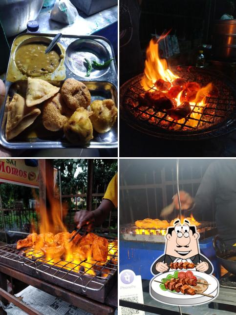 Food at Yummy Tandoori Momo Stall