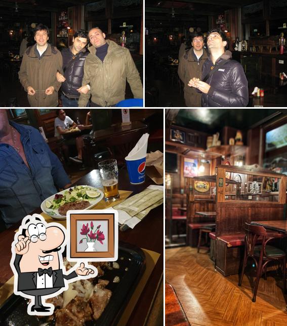 Guarda la immagine che mostra la interni e bancone da bar di Big Pit