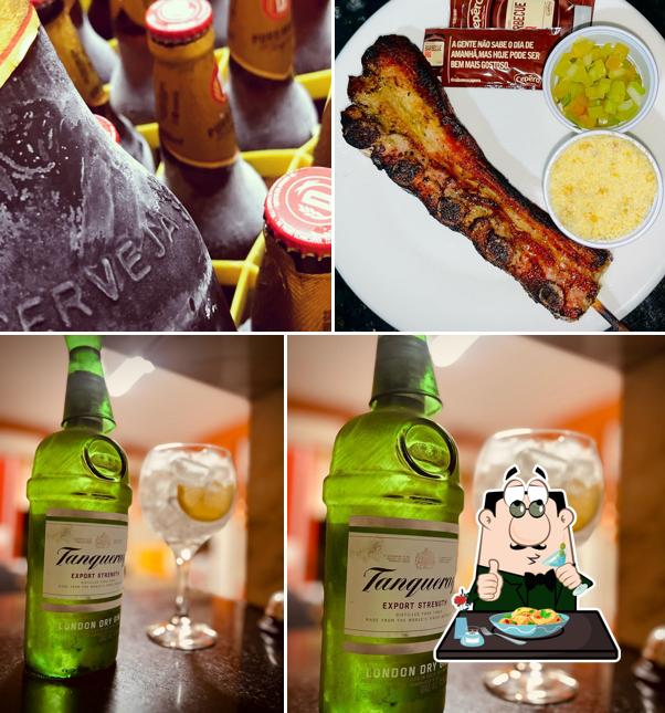 Entre diversos coisas, comida e bebida podem ser encontrados no Boteco do Liso