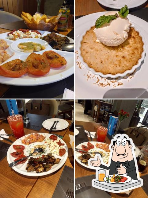 Comida em Coco Bambu