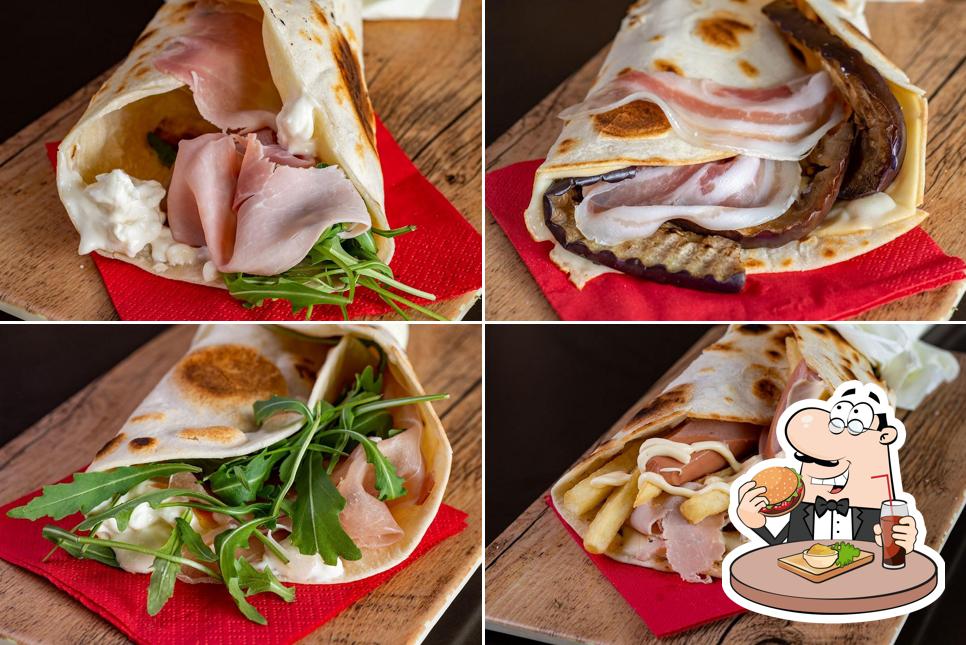 Ordina un hamburger a Piada Café Di Gravellona Toce