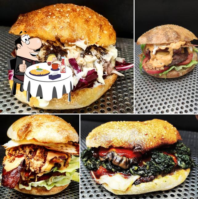 Ordina uno dei tipi di hamburger disponibili a Pizza in Piazza