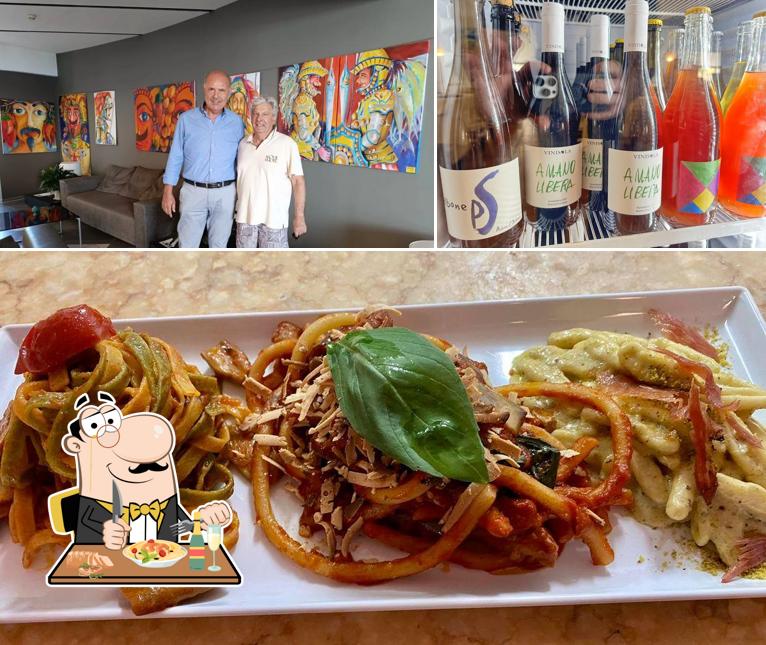 Questa è la immagine che raffigura la cibo e interni di SIMO RESTAURANT