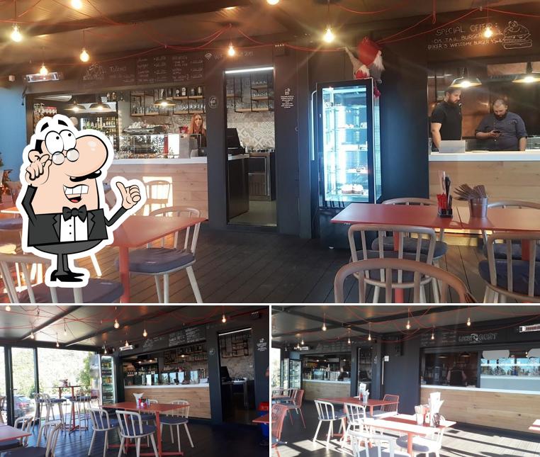 Dai un'occhiata agli interni di Lucky Goat Bar & Grill