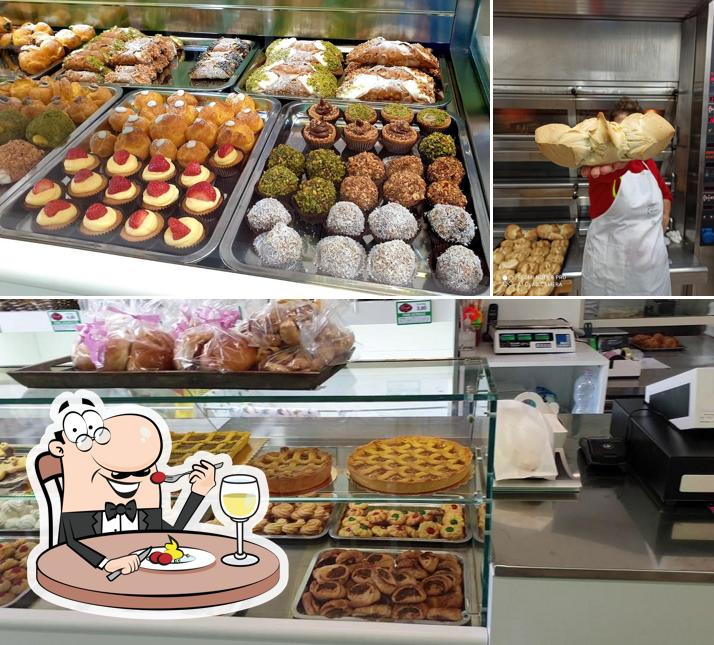 La cibo e interni del ristorante