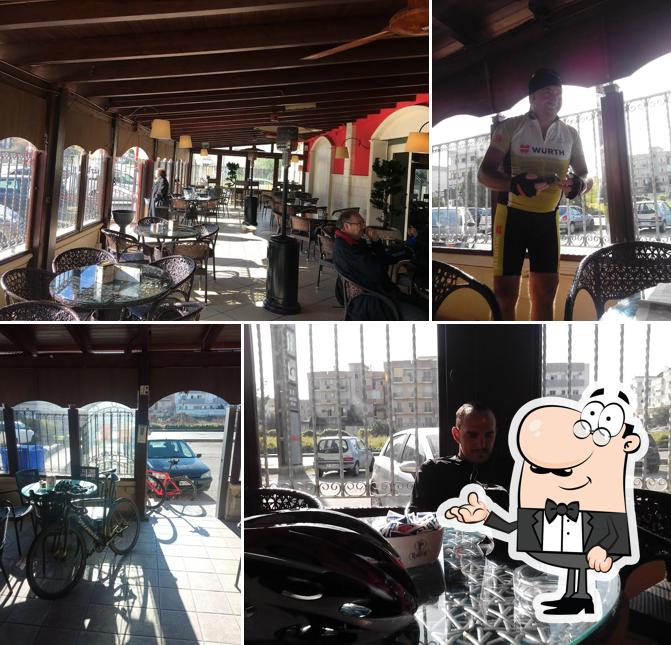 Siediti a un tavolo di Kalua Risto & Lounge Bar - Caffetteria, cocktail e aperitivi