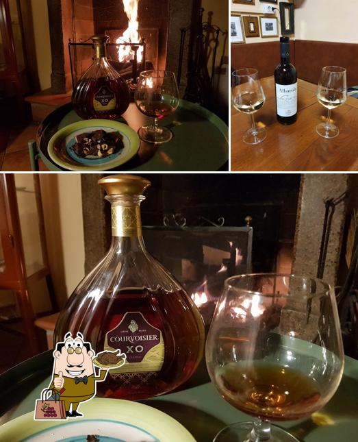 È gradevole godersi un bicchiere di vino a Bar Sport