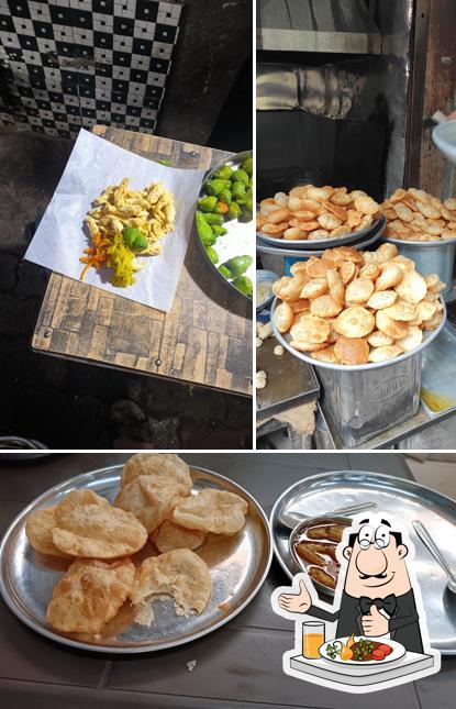 Food at HIMATBHAI PURI SHAK VALA