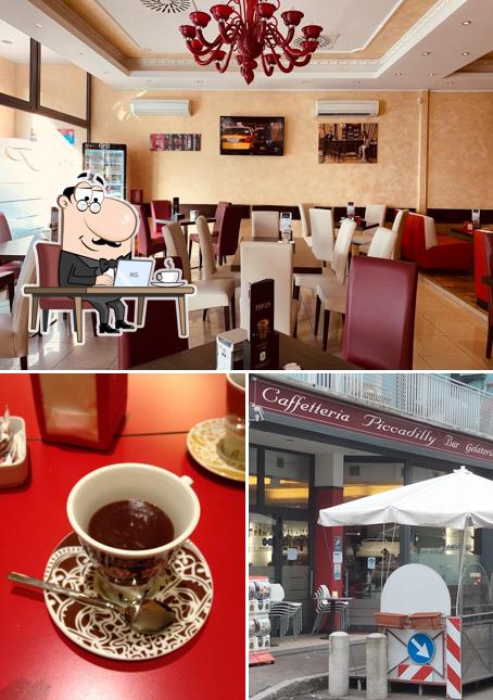 Siediti a un tavolo di Bar Piccadilly