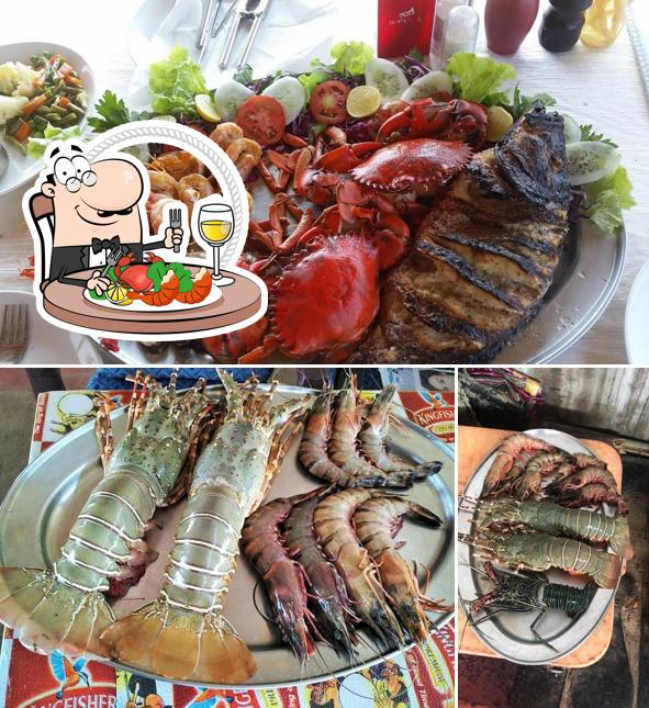 Order seafood at Pearl's Beach Cafe