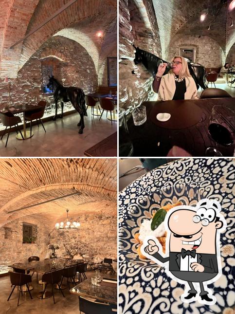 Siediti a un tavolo di Il Diavolo L'acqua Santa