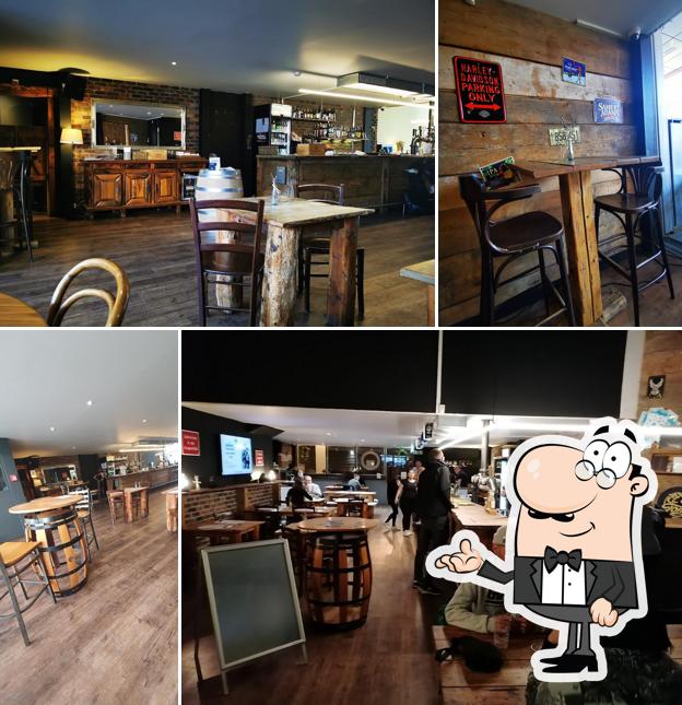 Gli interni di Base Bar