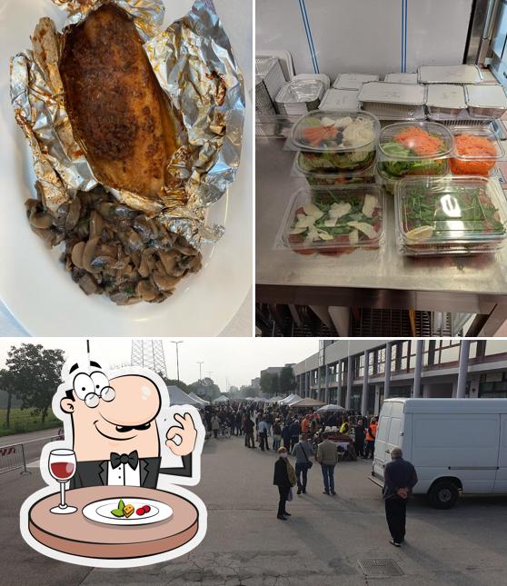 Questa è la immagine che raffigura la cibo e esterno di Trattoria Lo Svago