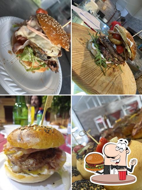 Ordina un hamburger a PINOS'FOOD di Giuseppe Di Leonardo (Pizzeria - Panineria - Ristorante)