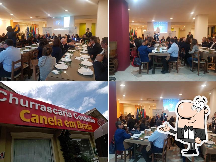 Sente em uma das mesas no Vale da Neve Restaurante