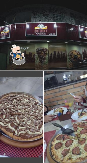 Entre diversos coisas, comida e interior podem ser encontrados a Detroit Pizzaria